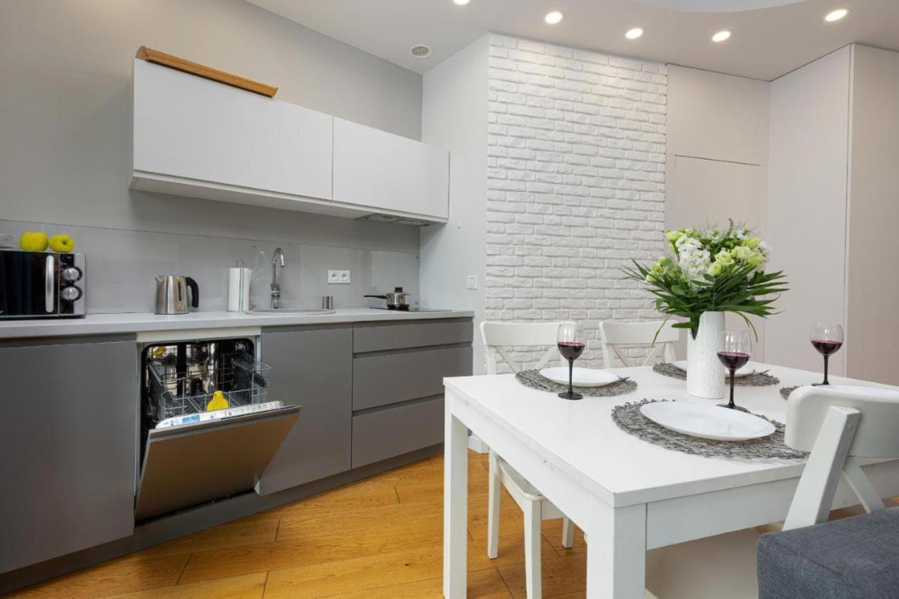 Modern Apartment With Pool Near Golden Terraces Warsawa Bagian luar foto